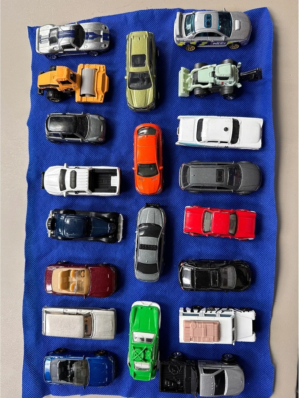 Lot of 20 Assorted matchbox Toy Cars and Vehicles